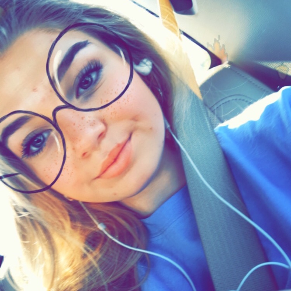 Meet your Posher, Abigail